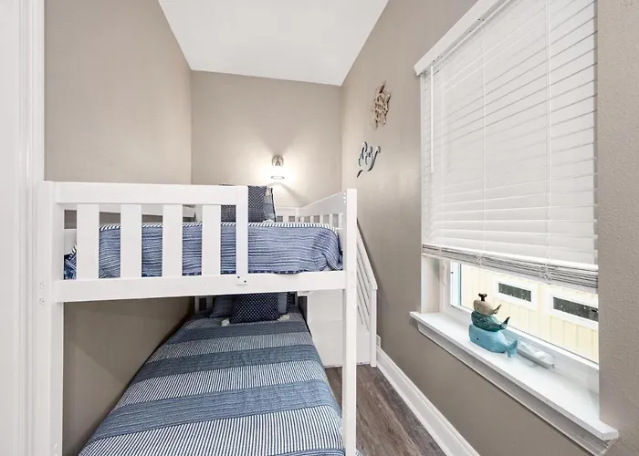 Holiday home Eden's Waters-sleeps 19, Beach, Htd Prv, Pool, Golf, Arcade, Lux Services, Strlnk