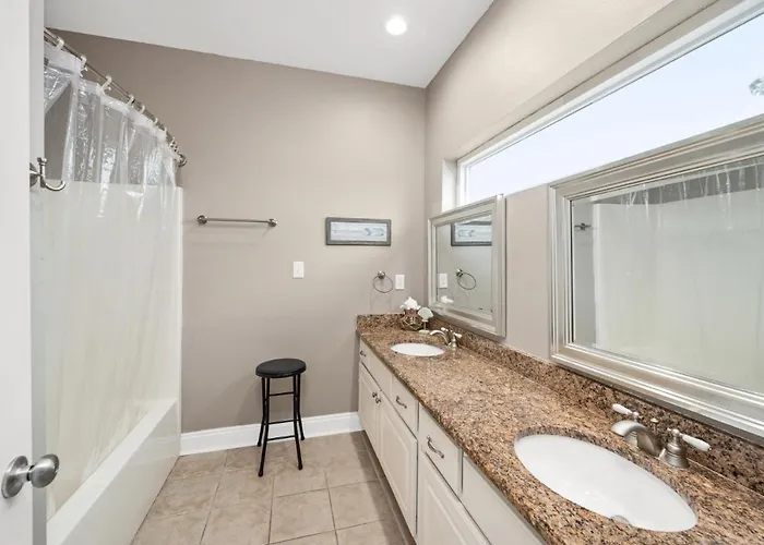 Holiday home Eden's Waters-sleeps 19, Beach, Htd Prv, Pool, Golf, Arcade, Lux Services, Strlnk Gulf Shores